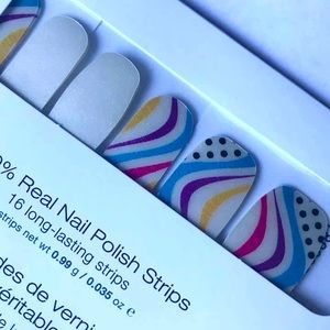 Color Street Nails, Retired set
Bundle and save on shipping per set!